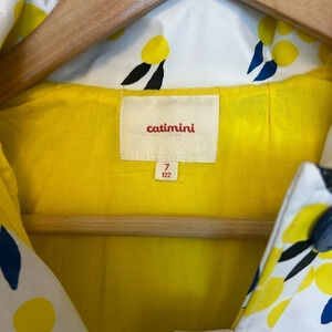 Catimini girls  raincoat sz 7 one button missing